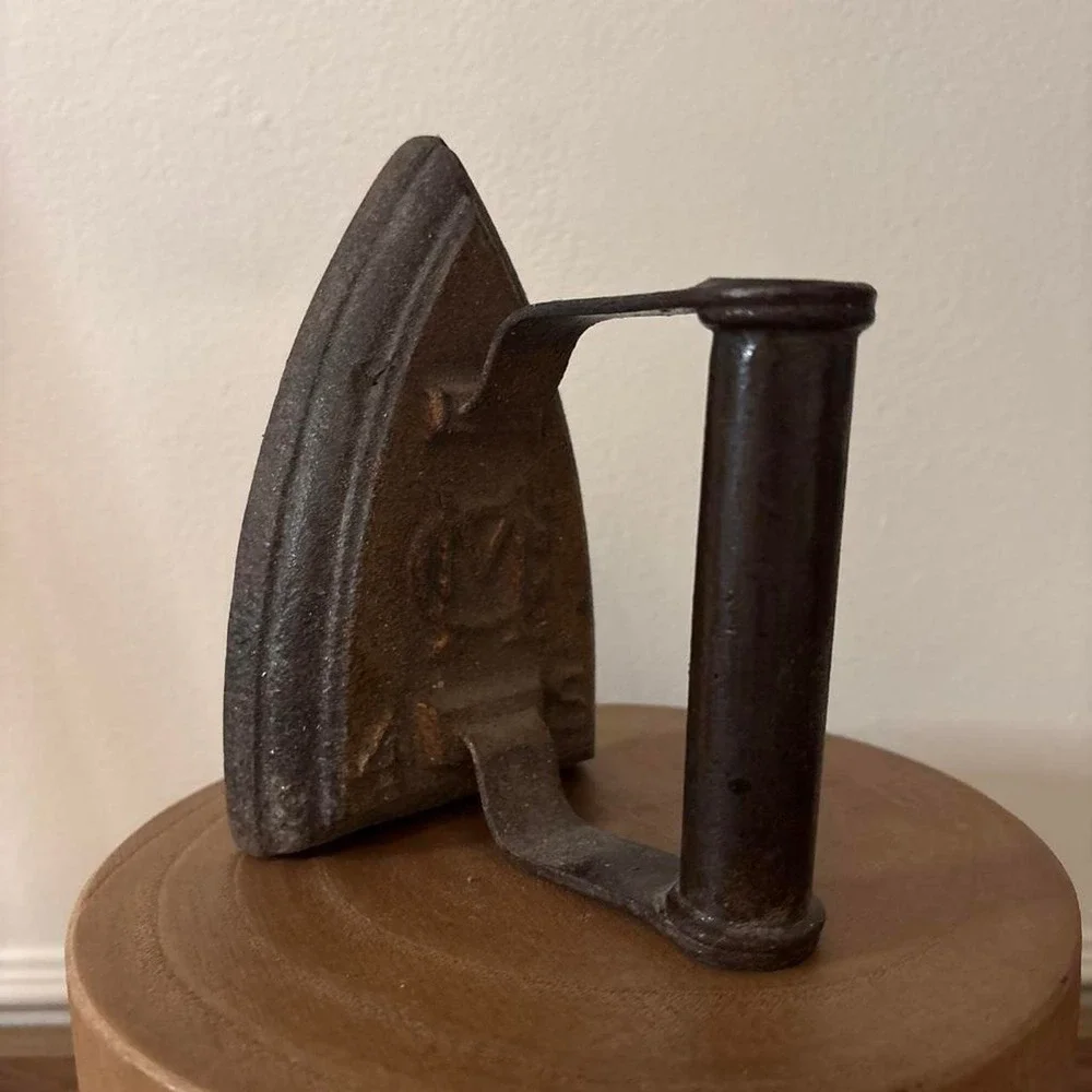 Antique cast iron sad iron cast iron with handle